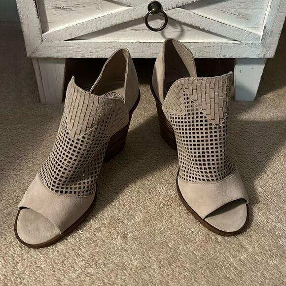 VINCE CAMUTO NWOT WOMEN’S SIZE 11 SHOES - Picture 2 of 7